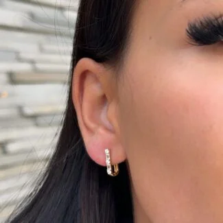 Baguette Creolen aus 585er Gold mit funkelndem Baguette-Schliff Zirkonia – luxuriöse Eleganz für stilvolle Looks.