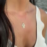 Hamsa Glückskette aus 585er Gold mit schützendem Hamsa-Anhänger & funkelndem Zirkonia – ein stilvolles Schmuckstück für positive Energie.