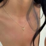 Michael Engel Anhänger aus 585er Gold mit kunstvoller Gravur – ein stilvolles Schutzsymbol für spirituelle Eleganz.