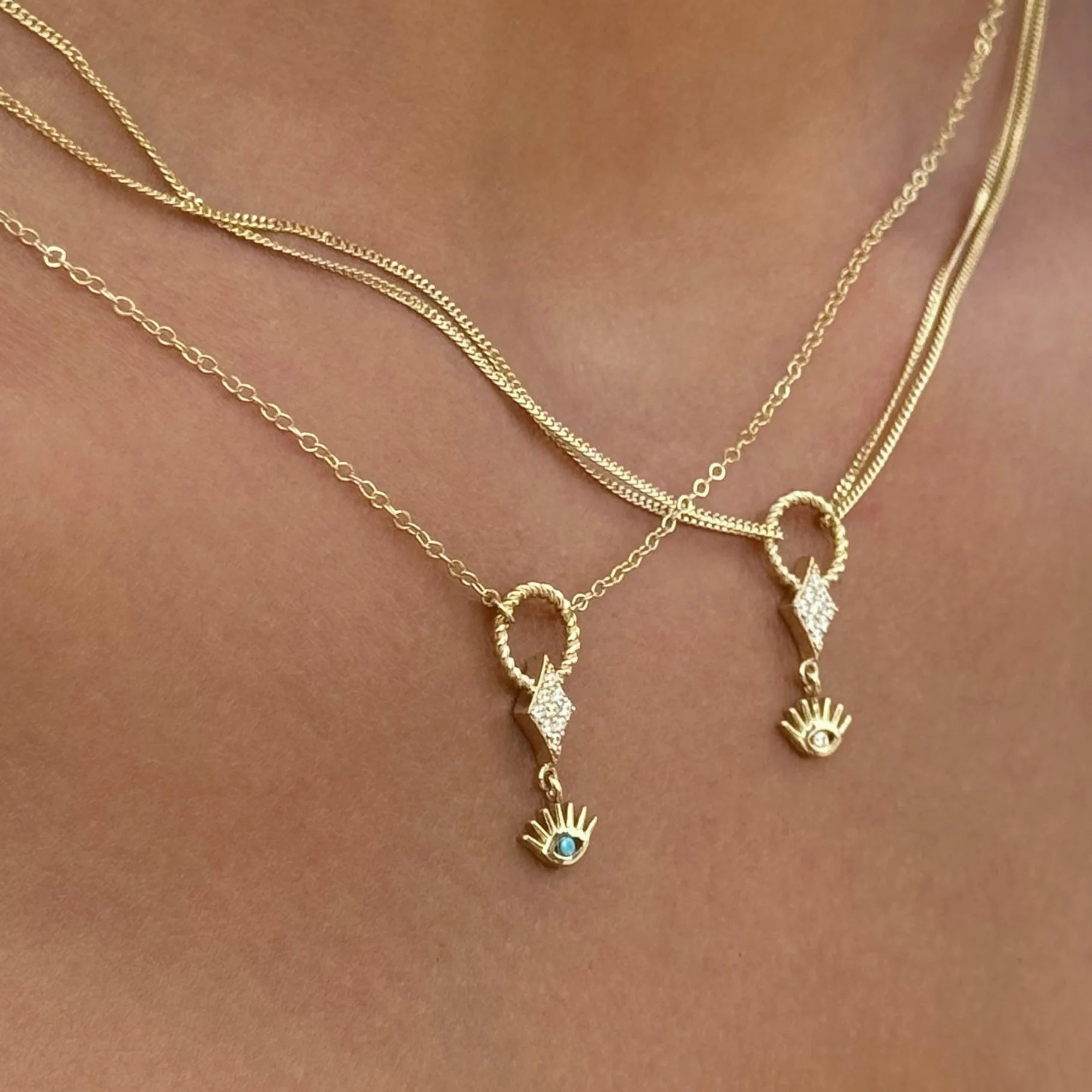 FullSizeRender Eye Halskette Blau aus 585er Gold mit schützendem Nazar-Anhänger & funkelndem Zirkonia – elegantes Schmuckstück mit spiritueller Bedeutung.