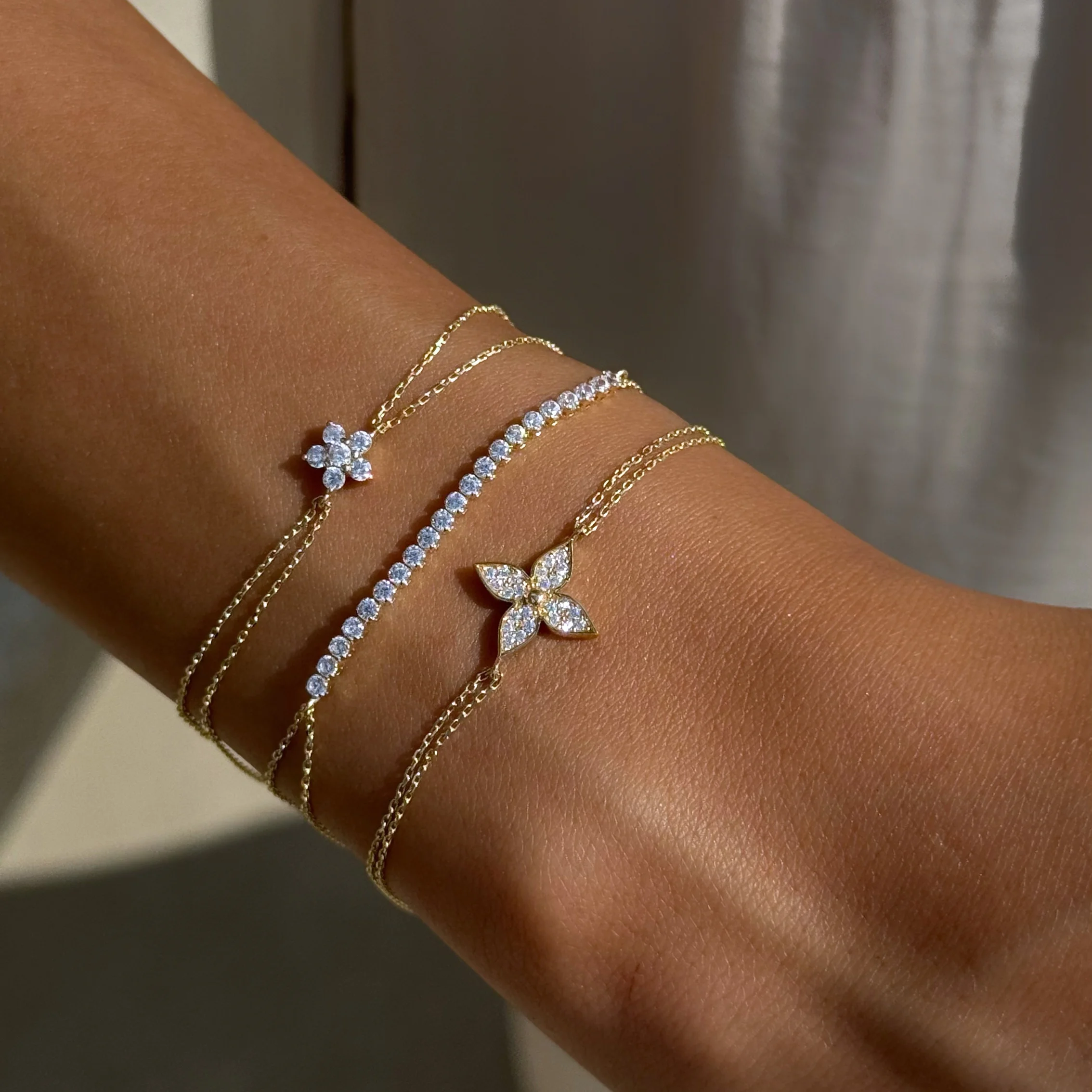 Altın Fleur Bileklik Fleur Armband aus 585er Gold mit filigranem Blumen-Design – elegantes Goldarmband für feminine Raffinesse.