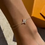 Fleur Armband aus 585er Gold mit filigranem Blumen-Design – elegantes Goldarmband für feminine Raffinesse.