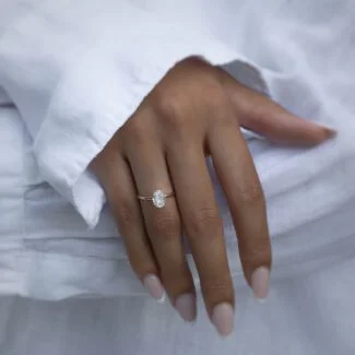 Zirkonia Oval Cut Ring aus 585er Gold mit funkelndem Oval-Schliff – luxuriöse Eleganz für stilvolle Looks.