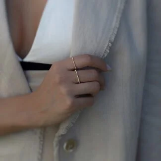 Orbs Ring aus 585er Gold mit filigranen Gold-Orbs – stilvolle Eleganz für einen luxuriösen Look.