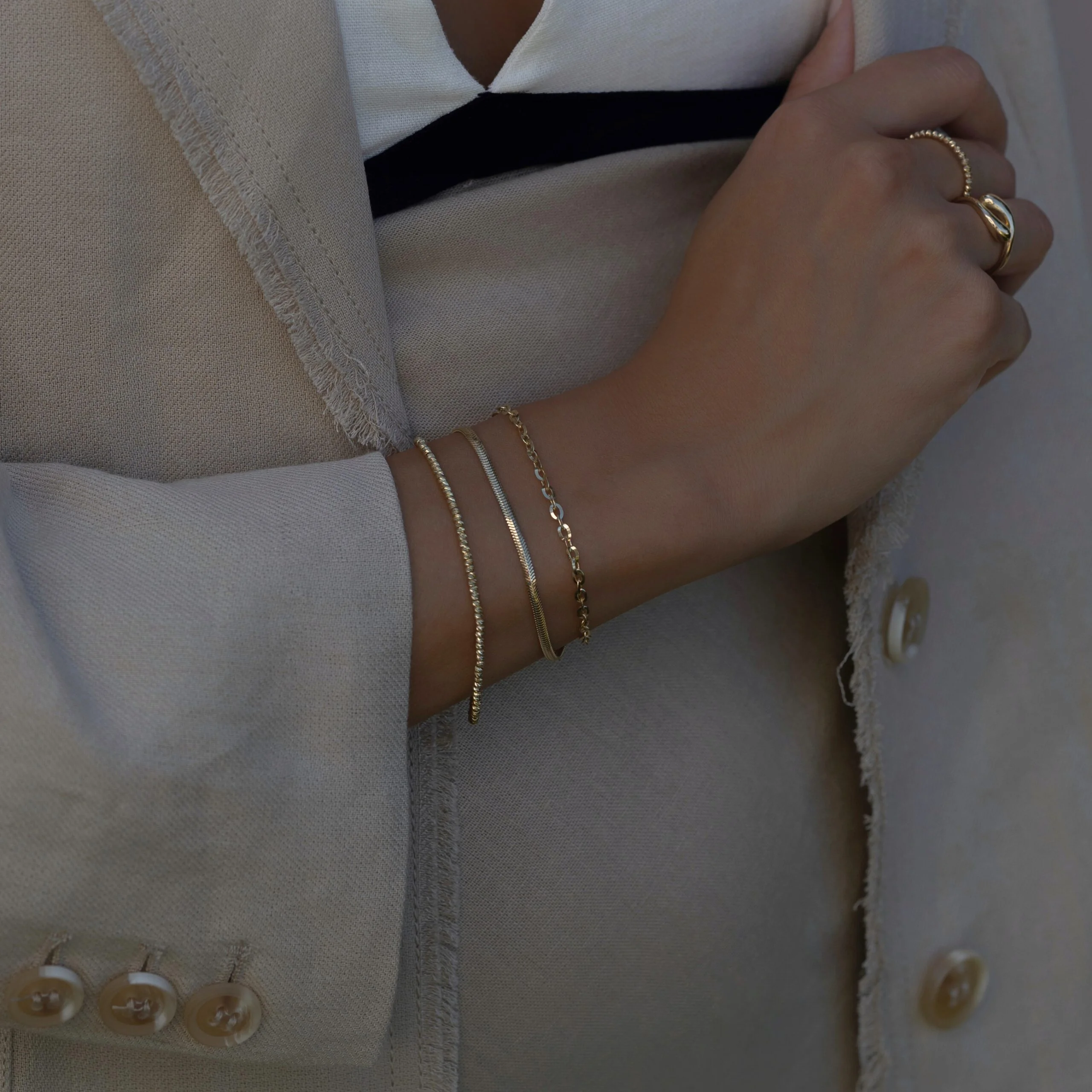 parla-2 Snake Armband aus 585er Gold mit geschmeidigem, flexiblen Design – luxuriöse Eleganz für jeden Anlass.