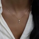 Eye Halskette Weiß aus 585er Gold mit schützendem Nazar-Anhänger & funkelndem Zirkonia – stilvolle Eleganz mit spiritueller Bedeutung.