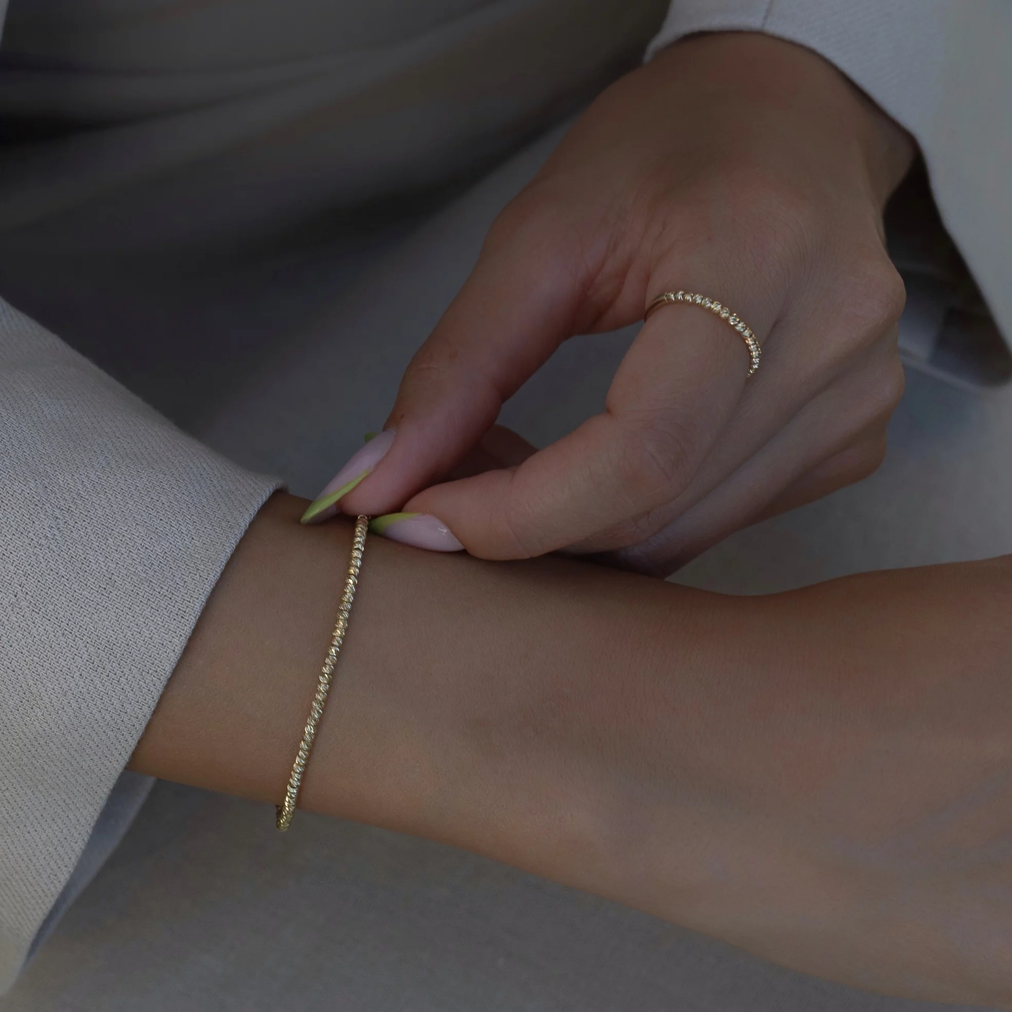 Orbs Armband aus 585er Gold mit feinen Goldkugeln – stilvolles Schmuckstück für elegante Looks.