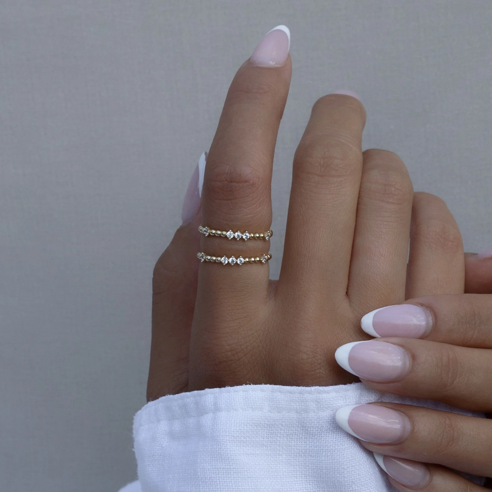 Beaded Stack Ring – 585er Gold mit feiner Perlenstruktur für minimalistischen Chic Beaded Stack Ring aus 585er Gold mit filigranen Kugeldetails – stilvolle Eleganz & perfekt kombinierbar.