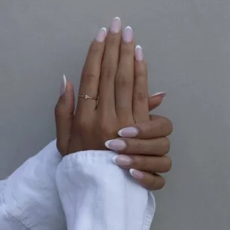 Trinity Ring aus 585er Gold mit drei ineinander verschlungenen Bändern – stilvolle Eleganz & tiefe Symbolik in einem Schmuckstück.