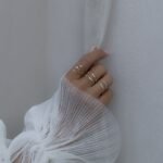 Zirkonia Linie Ring aus 585er Gold mit funkelnder Zirkonia-Reihe – luxuriöse Eleganz für stilvolle Looks.