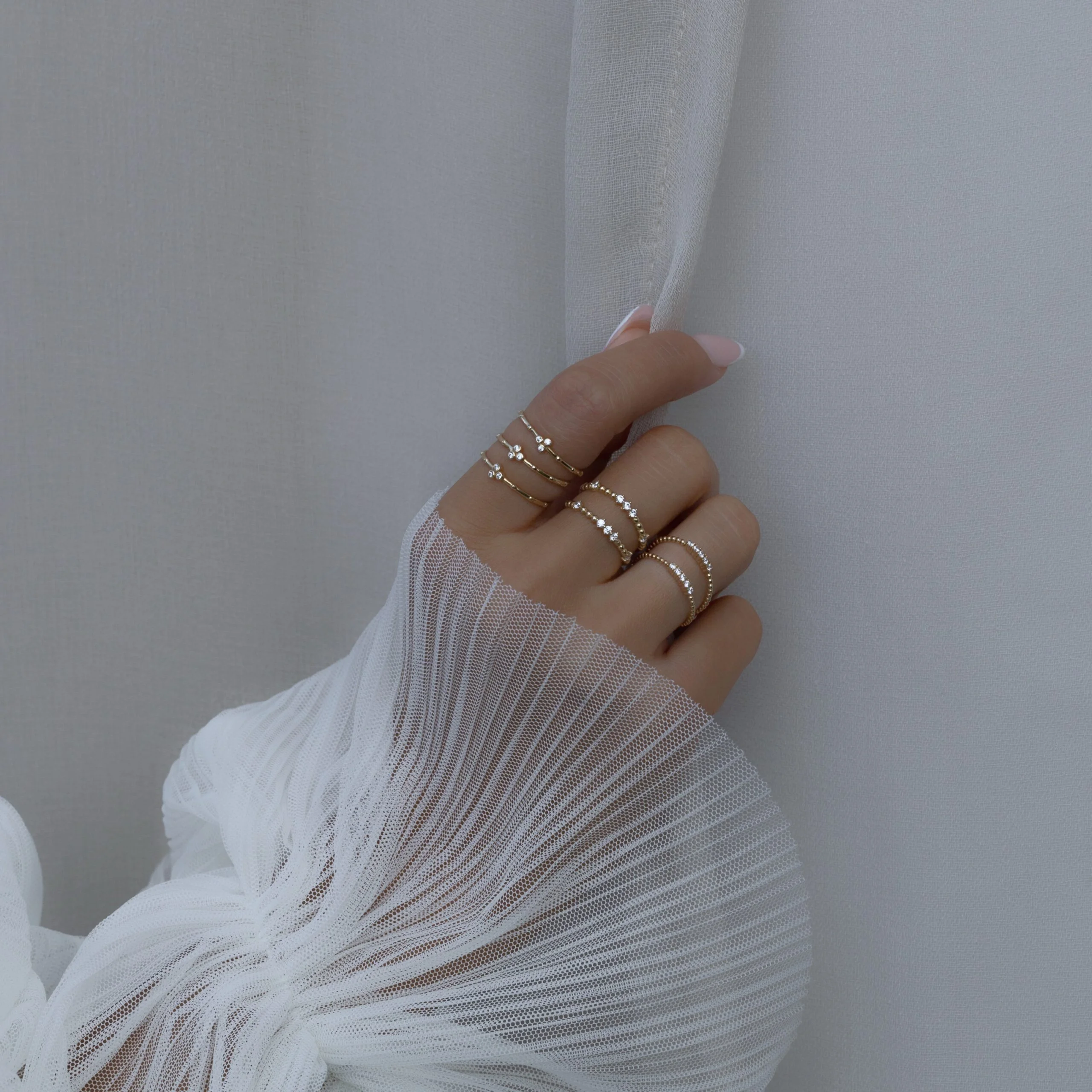 Zirkonia Linie Ring – 585er Gold mit präzise gefassten Zirkonia für maximalen Glanz Zirkonia Linie Ring aus 585er Gold mit funkelnder Zirkonia-Reihe – luxuriöse Eleganz für stilvolle Looks.