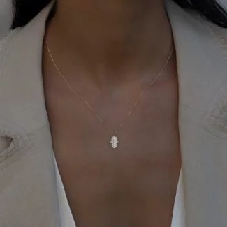 Hand der Fatima Halskette aus 585er Gold mit schützendem Hamsa-Hand Anhänger & funkelndem Zirkonia – stilvolles Schmuckstück für spirituelle Energie.