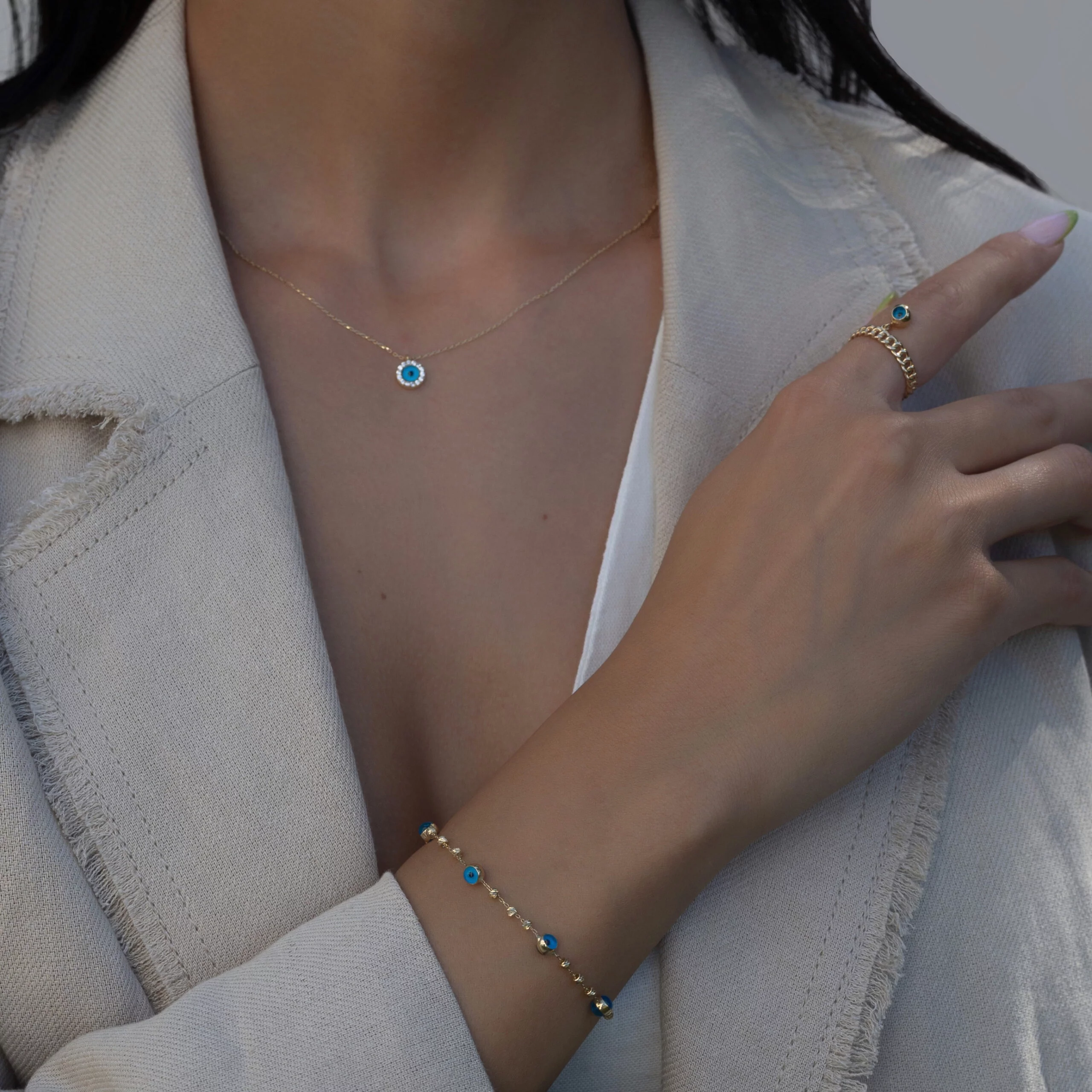 Evil Eye Charm Ring – 585er Gold mit Schutzsymbol & funkelnden Zirkonia-Steinen Evil Eye Charm Ring aus 585er Gold mit Schutzsymbol & Zirkonia – stilvoller Glücksbringer für moderne Eleganz.