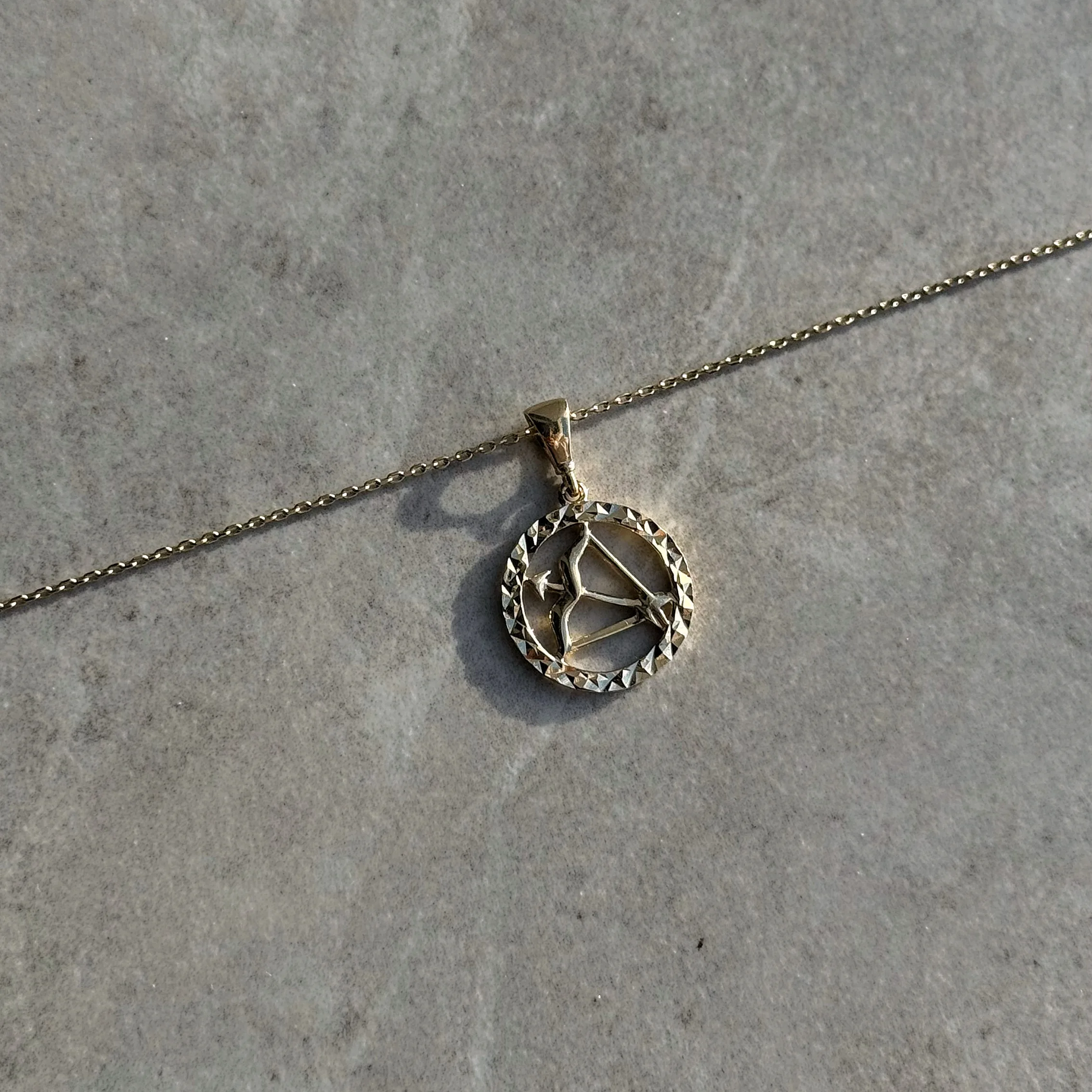 FullSizeRender 25 Zodiac Sternzeichen-Anhänger Schütze aus 585er Gold mit filigranem Sternbild & Zirkonia – ein edles Symbol für Weitblick & Optimismus.