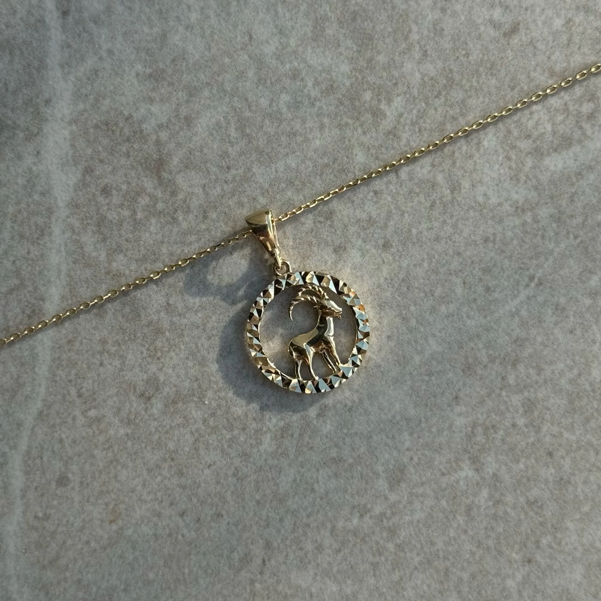 Zodiac Sternzeichen-Anhänger Steinbock aus 585er Gold mit feinem Sternbild & Zirkonia – ein edles Symbol für Ehrgeiz & Beständigkeit.
