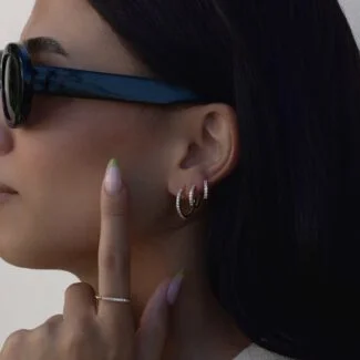 Zirkonia Creolen aus 585er Gold – elegante Creolen mit funkelnden Zirkonia-Steinen für einen luxuriösen Look.