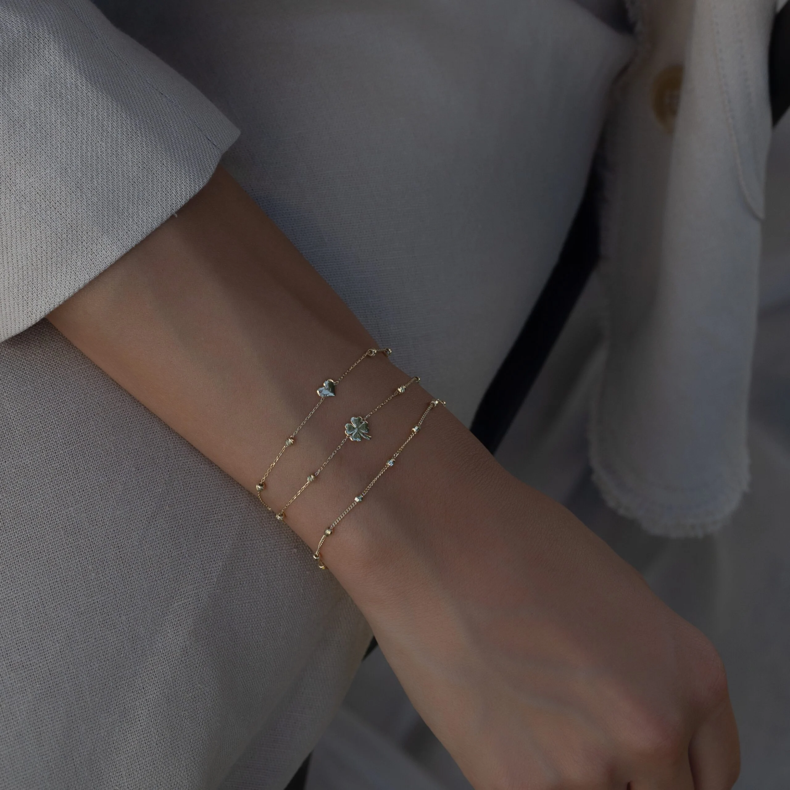 Herz-Orbs Armband aus 585er Gold mit funkelnden Zirkonia-Herzen – stilvoller Schmuck für Liebe & Eleganz.