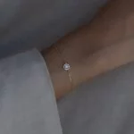 Golden Halo Armband aus 585er Gold mit funkelndem Zirkonia in Halo-Fassung – stilvolle Eleganz für besondere Anlässe.