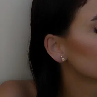 Serpent Snake Ohrringe aus 585er Gold mit geschwungenem Schlangendesign & Zirkonia – ein mystisches Symbol für Kraft & Transformation.