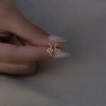 Serpent Snake Ohrringe aus 585er Gold mit geschwungenem Schlangendesign & Zirkonia – ein mystisches Symbol für Kraft & Transformation.