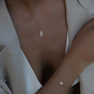 Hand der Fatima Set Hamsa Schutzarmband aus 585er Gold mit Hamsa-Hand Anhänger & Zirkonia – stilvoller Schutzschmuck mit spiritueller Bedeutung.