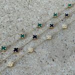 Clover Charm Armband aus 585er Gold mit filigranem Kleeblatt & funkelndem Zirkonia – ein stilvolles Symbol für Glück & Eleganz.