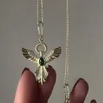 Smaragd Phönix Anhänger aus 585er Gold mit Clip-Verschluss – majestätisches Design mit Smaragd-Zirkonia & funkelnden Akzenten.