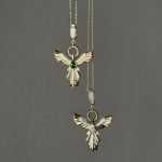 Smaragd Phönix Anhänger aus 585er Gold mit Clip-Verschluss – majestätisches Design mit Smaragd-Zirkonia & funkelnden Akzenten.