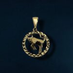 Zodiac Sternzeichen-Anhänger Stier aus 585er Gold mit funkelndem Zirkonia – ein luxuriöses Schmuckstück für Stabilität & Stärke.