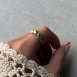 Croissant Rope Bold Ring aus 585er Gold mit elegantem, gedrehtem Design – luxuriöser Statement-Ring für einen modernen Look.