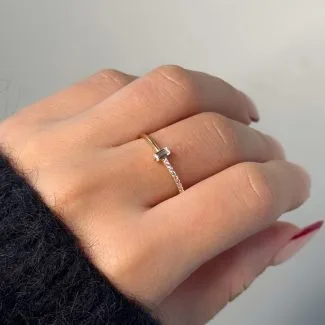 Baguette Cut Zirkonia Ring aus 585er Gold mit funkelndem Zirkonia im Baguette-Schliff – ein stilvoller und luxuriöser Goldring.