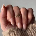 Olive Leaf Twig Ring Filigraner Olivenblatt Zweig Ring aus Gold mit funkelnden Zirkonia-Steinen – inspiriert von der Natur für zeitlose Eleganz.