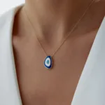 Blaues Malachit-Auge Anhänger an goldener Halskette