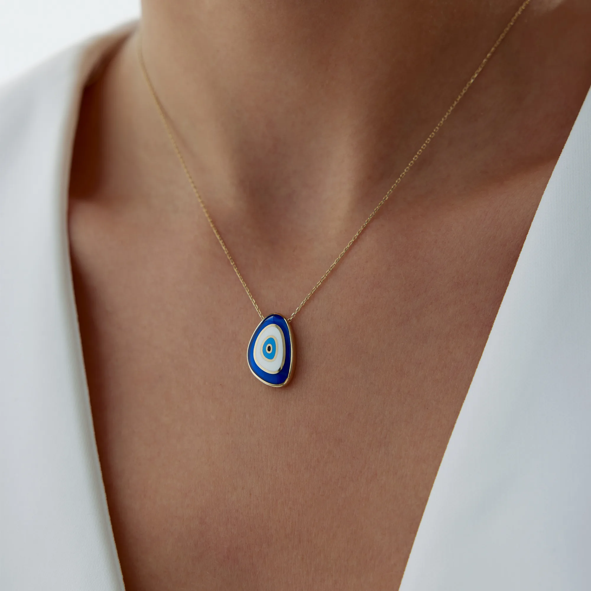 Blaues Malachit-Auge Anhänger an goldener Halskette