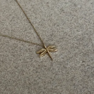 Zarte Libellen Kette aus 585er Gold mit filigranem Anhänger