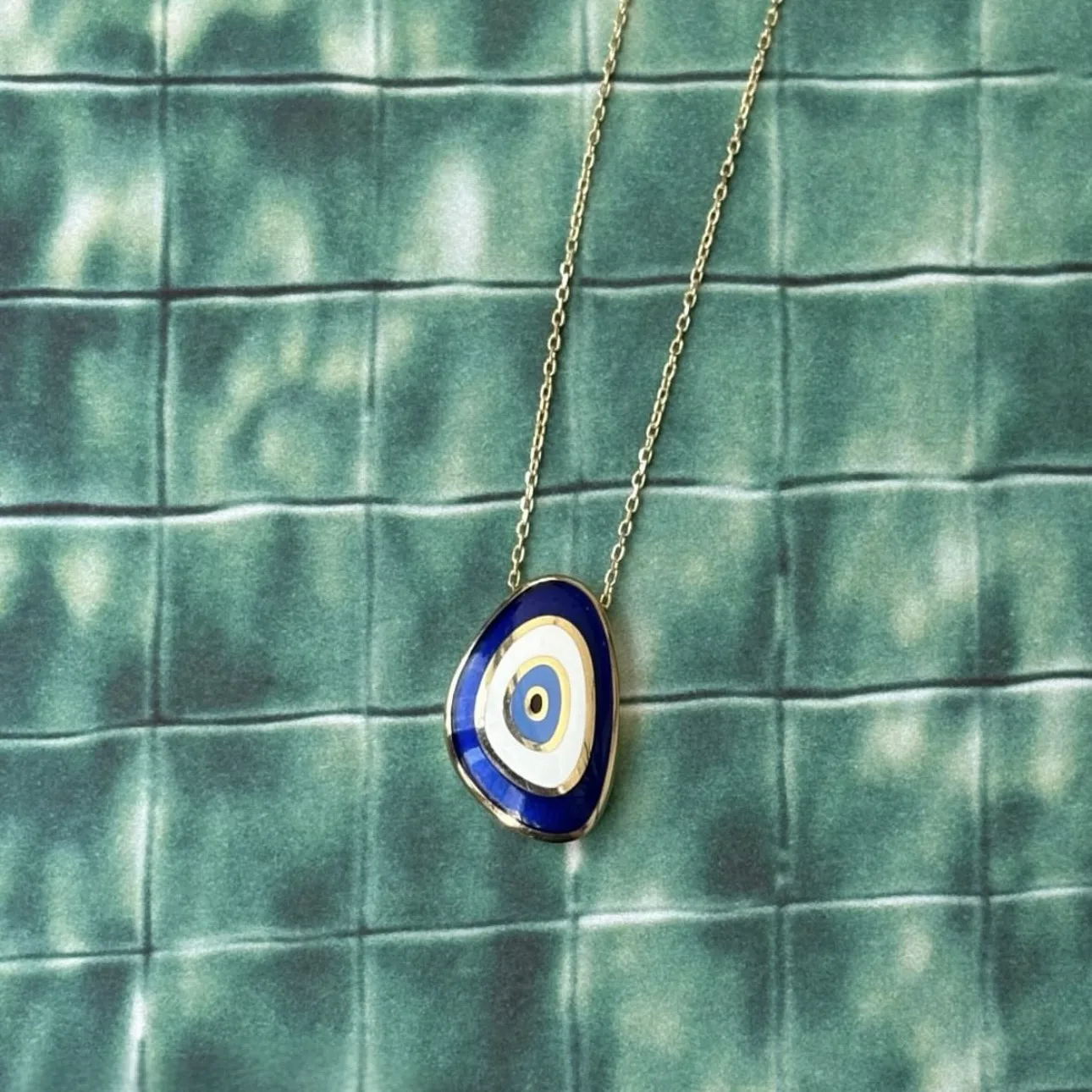 Blaues Malachit Auge Halskette an goldener Halskette