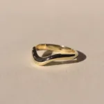 585er Gold Wave Statement Ring mit skulpturalem Wellen-Design