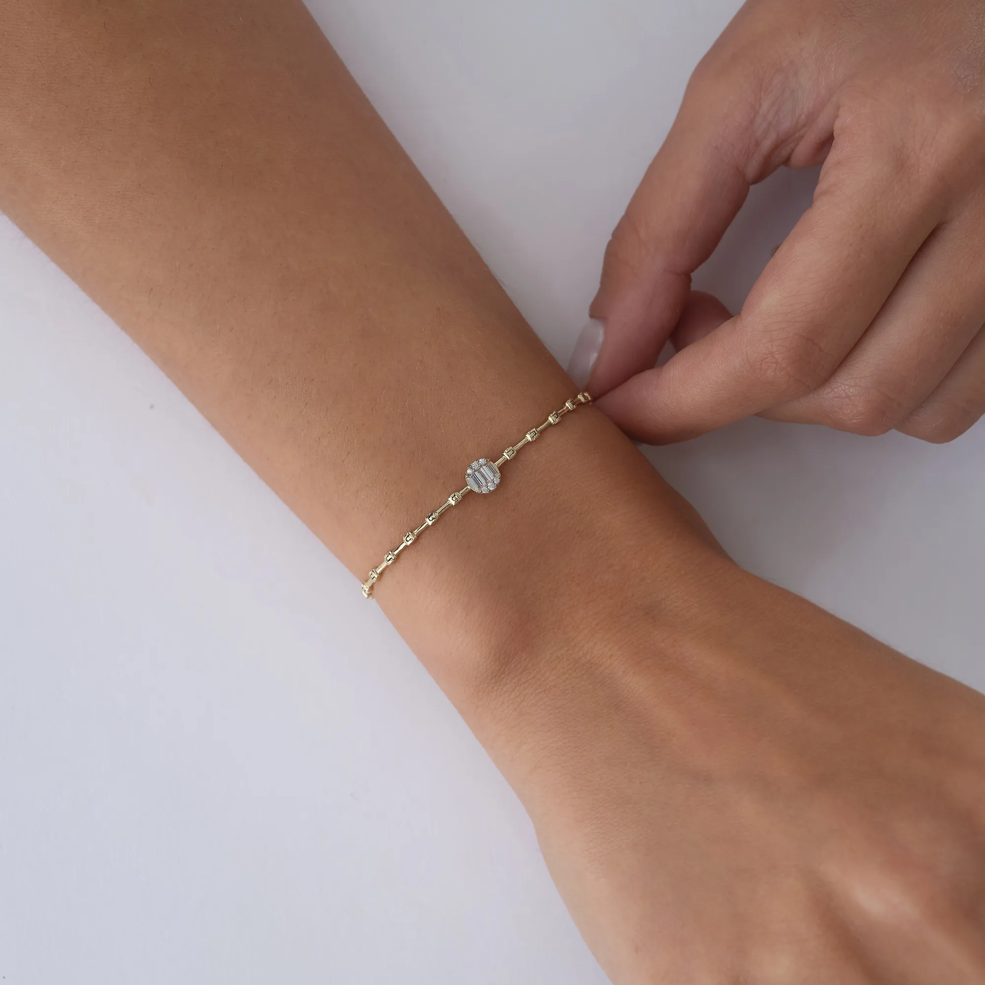 585er Gold Oval Baguette Zirkonia Armband mit funkelnden Steinen