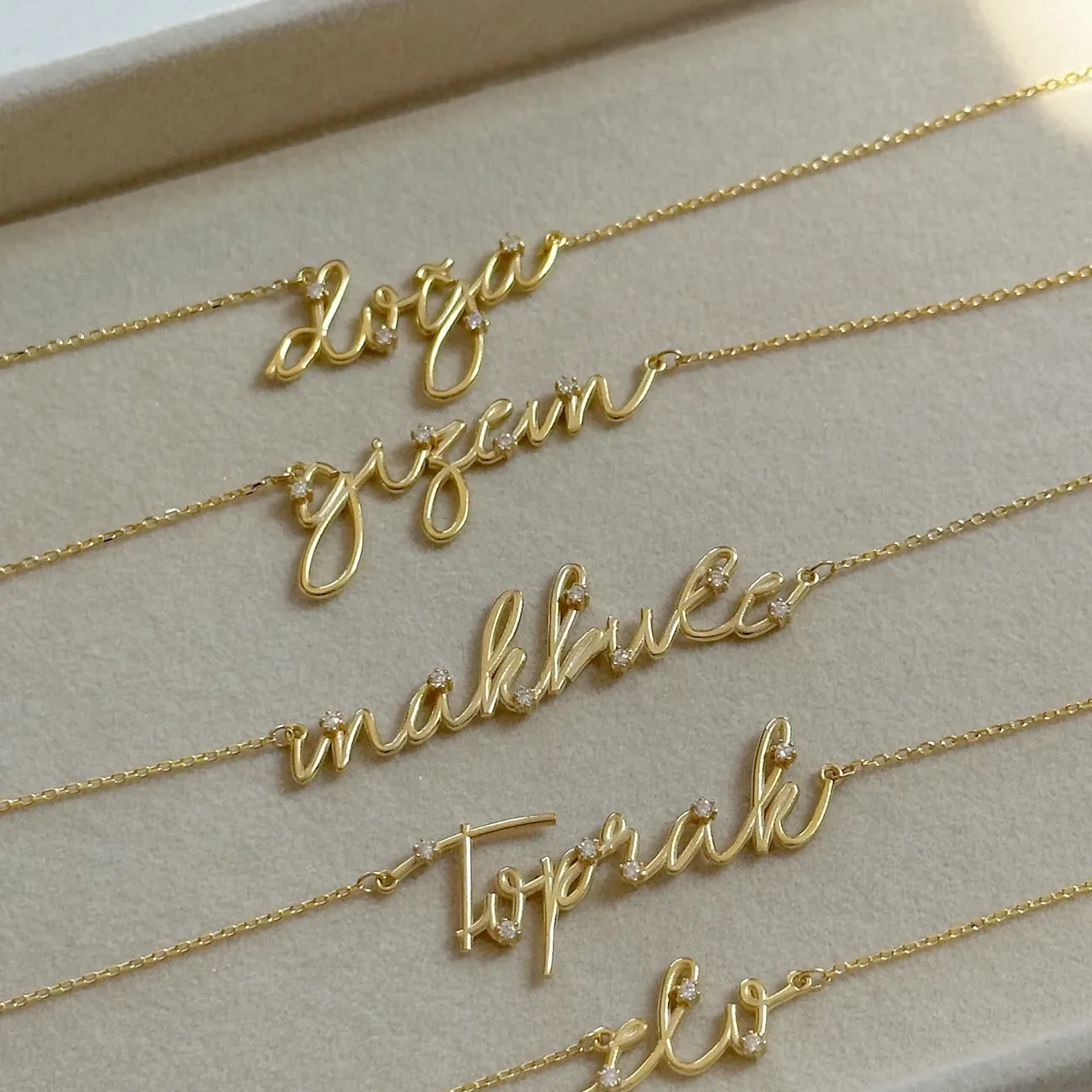 Parla Script Namenskette4 Personalisierte 585er Gold Namenskette mit individuellem Schriftzug