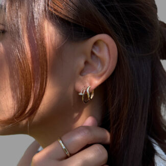Curved Creolen – Elegante 585er Gold-Creolen mit moderner, geschwungener Silhouette.