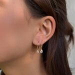 Oval geformte Creolen mit Solitär-Zirkonia aus 585er Gold – elegante Ohrringe mit zeitloser Ausstrahlung.