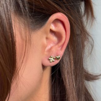 Klassische Herz Ohrstecker – 585er Gold mit filigranem Herz-Design für einen stilvollen & romantischen Look.