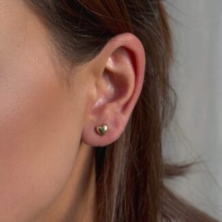 Klassische Herz Ohrstecker – 585er Gold mit filigranem Herz-Design für einen stilvollen & romantischen Look.