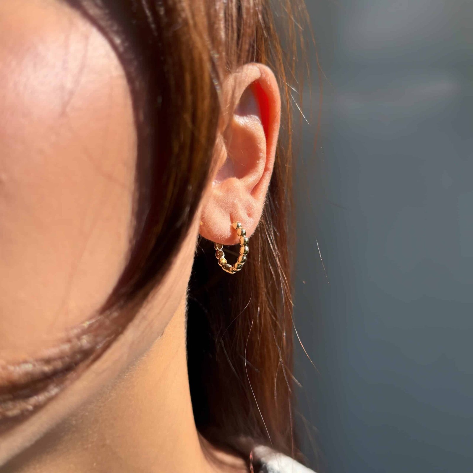 Perlen Creolen aus 585er Gold mit schimmernden Zuchtperlen – elegante Ohrringe von Parla Jewelry