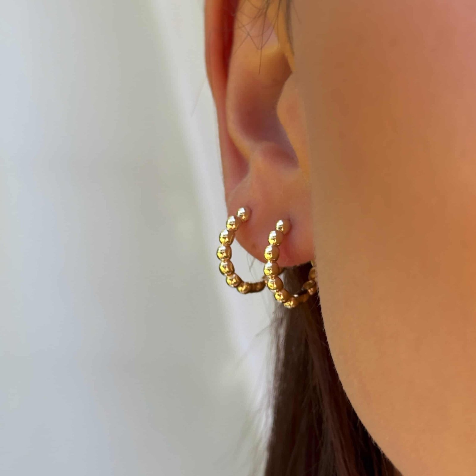 Perlen Creolen aus 585er Gold mit schimmernden Zuchtperlen – elegante Ohrringe von Parla Jewelry