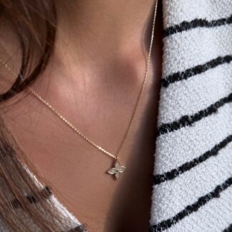 Fleur Kette – 585er Goldkette mit filigranem Blütenanhänger und glitzernden Zirkonia-Steinen für femininen Stil.