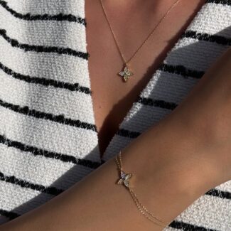 Fleur Kette Goldene Fleur Set – 585er Goldkette mit filigranem Blütenanhänger und glitzernden Zirkonia-Steinen für femininen Stil.