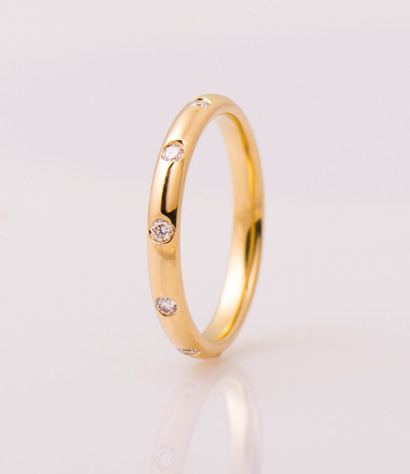 Beisteckring – Eleganter Ring aus 585er Gold mit feinen Zirkonia, ideal für Layering & als dezentes Highlight.