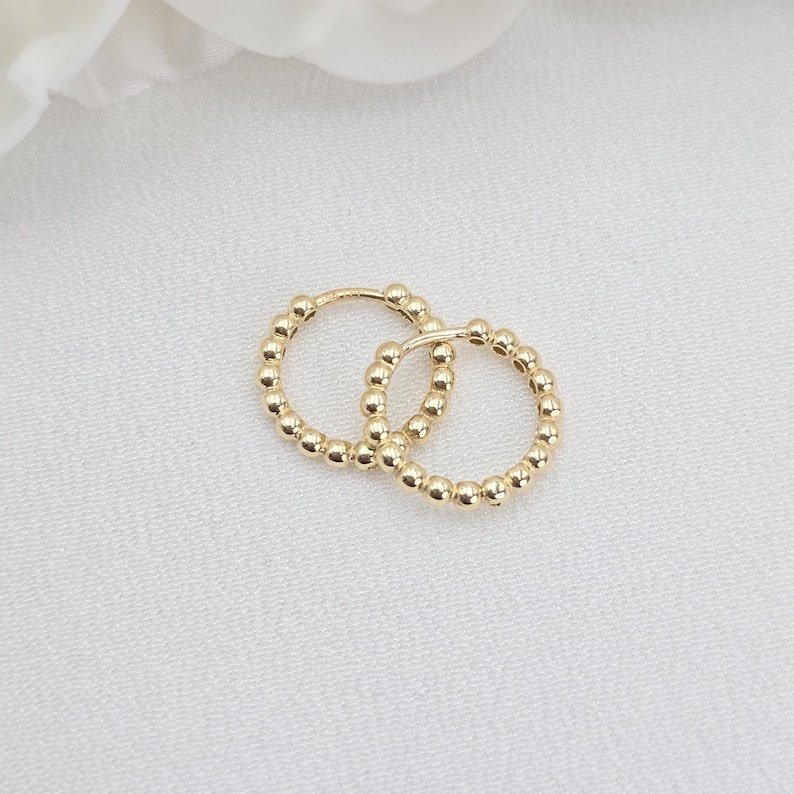 Perlen Creolen aus 585er Gold mit schimmernden Zuchtperlen – elegante Ohrringe von Parla Jewelry