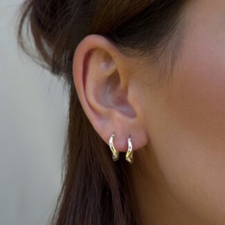 Curved Creolen – Elegante 585er Gold-Creolen mit moderner, geschwungener Silhouette.